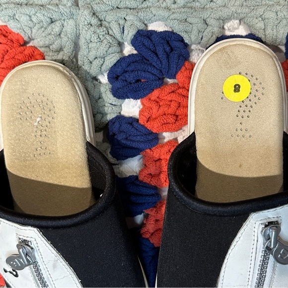 Vintage GUESS Y2K Sandals - Picture 3 of 5